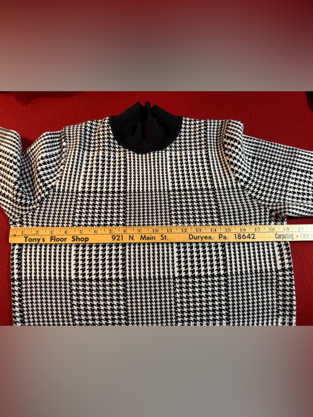 T Tahari Womens Black White Houndstooth Check Mock Neck Knit Sweater Size L - Picture 10 of 10